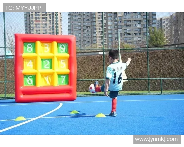 趣味挑战通过肢体动作来猜测著名足球球星的身份